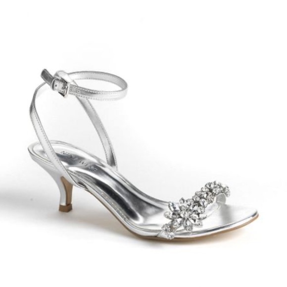 Nine West Off Course Silver Crystal flower dress shoes 7.5 - Picture 2 of 11